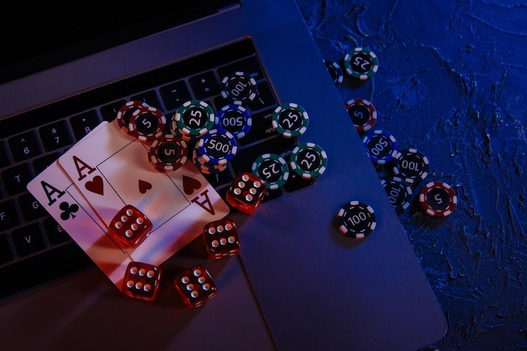 Meja blackjack dengan dealer, kartu, dan antarmuka betting di sisi kanan layar